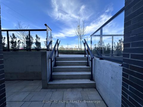 Photo 2 at 015 - 185 Deerfield Road, Central Newmarket, Newmarket