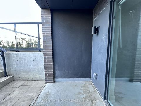 Photo 4 at 015 - 185 Deerfield Road, Central Newmarket, Newmarket