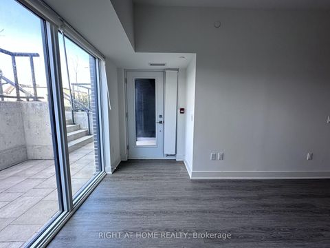 Photo 6 at 015 - 185 Deerfield Road, Central Newmarket, Newmarket