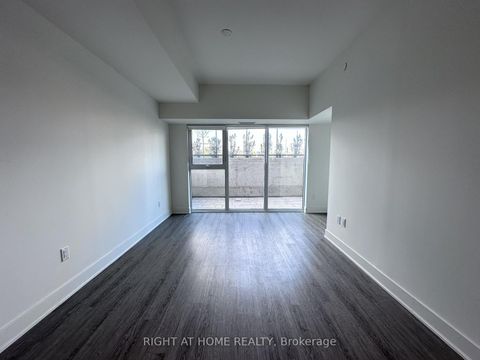 Photo 8 at 015 - 185 Deerfield Road, Central Newmarket, Newmarket