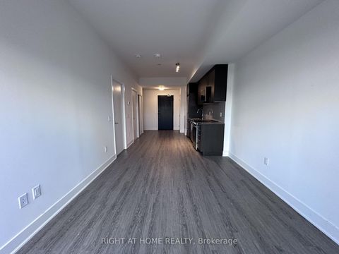 Photo 9 at 015 - 185 Deerfield Road, Central Newmarket, Newmarket