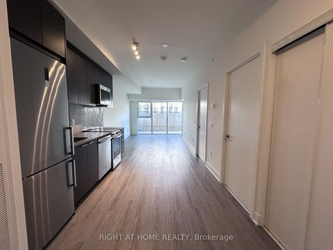 Photo 10 at 015 - 185 Deerfield Road, Central Newmarket, Newmarket