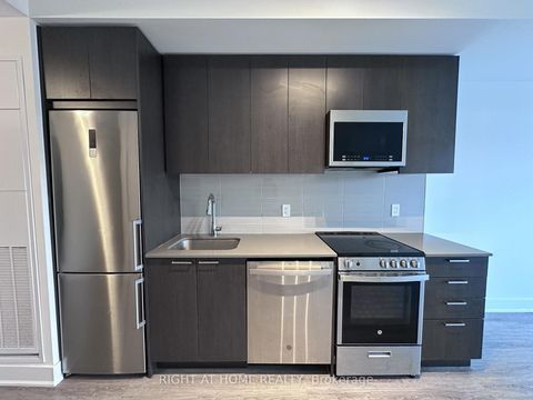 Photo 12 at 015 - 185 Deerfield Road, Central Newmarket, Newmarket