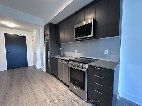 Photo 13 at 015 - 185 Deerfield Road, Central Newmarket, Newmarket