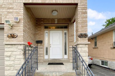 Photo 1 at 33 Wanstead Avenue, Oakridge, Toronto