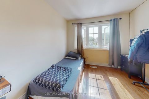 Photo 13 at 33 Wanstead Avenue, Oakridge, Toronto