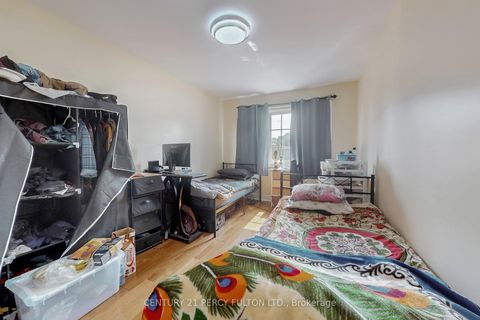 Photo 16 at 33 Wanstead Avenue, Oakridge, Toronto