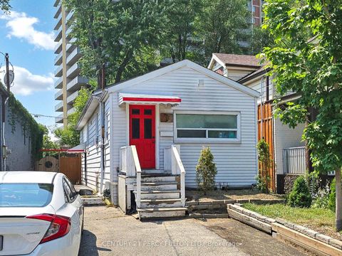 Photo 1 at 48 St Dunstan Drive, Oakridge, Toronto