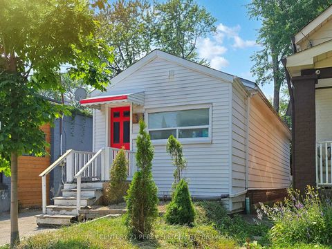 Photo 2 at 48 St Dunstan Drive, Oakridge, Toronto