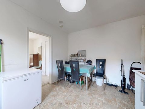 Photo 5 at 48 St Dunstan Drive, Oakridge, Toronto