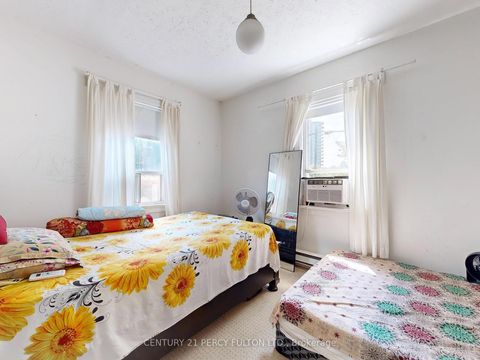 Photo 6 at 48 St Dunstan Drive, Oakridge, Toronto