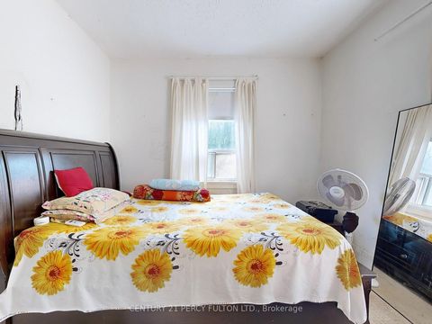 Photo 7 at 48 St Dunstan Drive, Oakridge, Toronto