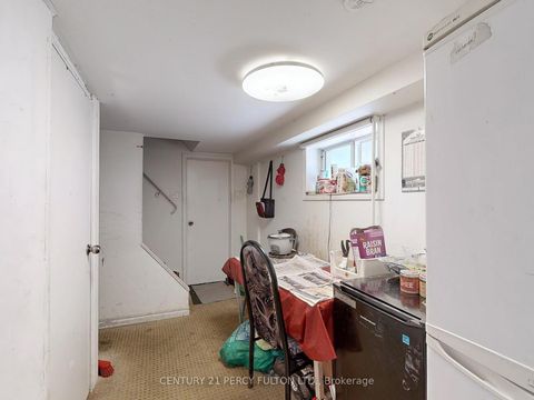 Photo 16 at 48 St Dunstan Drive, Oakridge, Toronto