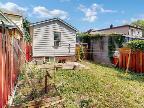 Photo 28 at 48 St Dunstan Drive, Oakridge, Toronto