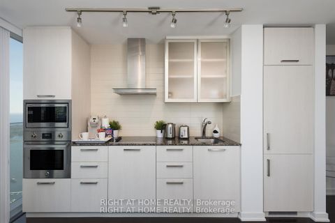 Photo 11 at 4906 - 12 York Street, Waterfront Communities C1, Toronto