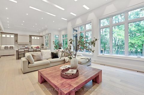 Photo 13 at 27 Hurlingham Crescent, Don Mills, Toronto