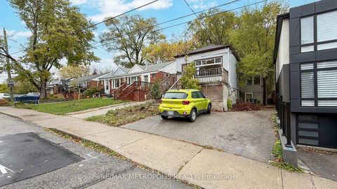 Photo 2 at 143 Kalmar Avenue, Cliffside, Toronto