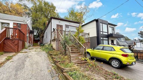 Photo 3 at 143 Kalmar Avenue, Cliffside, Toronto