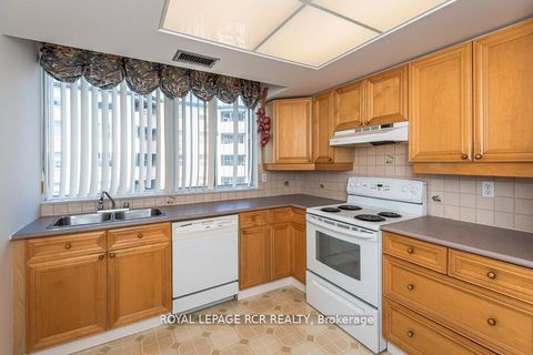 Photo 7 at 901 - 270 Davis Drive, Central Newmarket, Newmarket