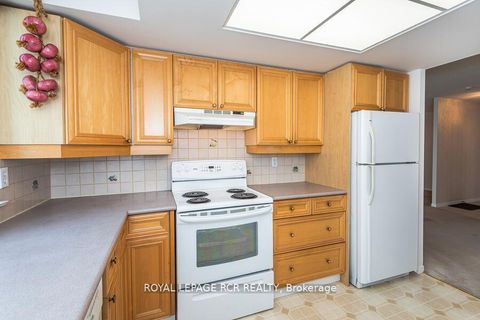 Photo 8 at 901 - 270 Davis Drive, Central Newmarket, Newmarket