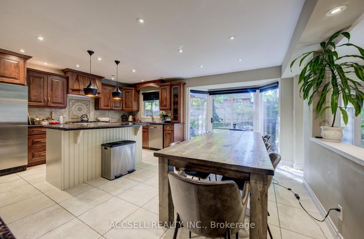 Photo 5 at 600 Highvalley Road, Ancaster, Hamilton