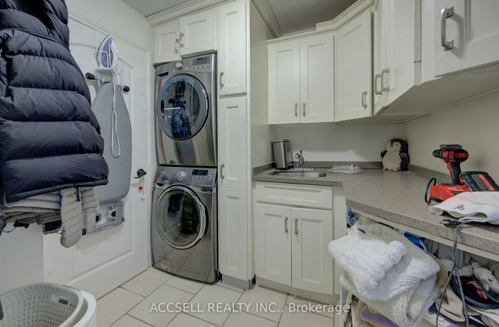 Photo 9 at 600 Highvalley Road, Ancaster, Hamilton