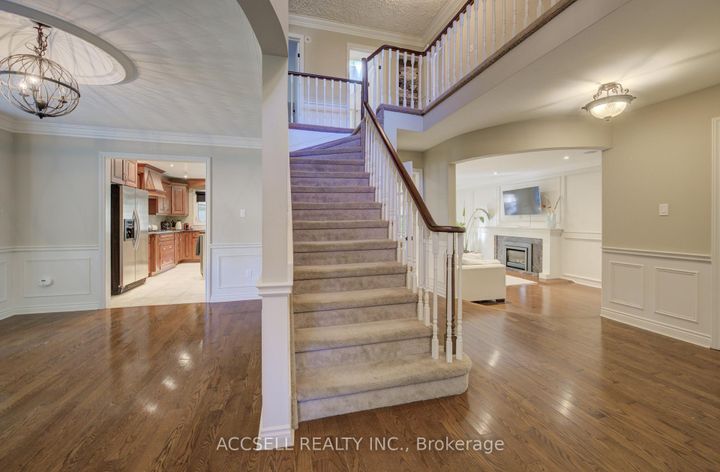 Photo 11 at 600 Highvalley Road, Ancaster, Hamilton