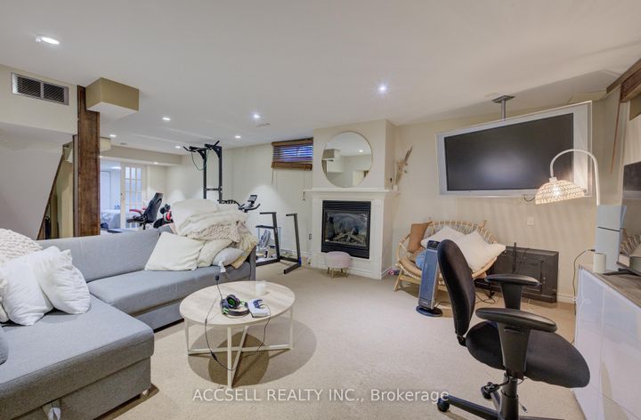 Photo 23 at 600 Highvalley Road, Ancaster, Hamilton