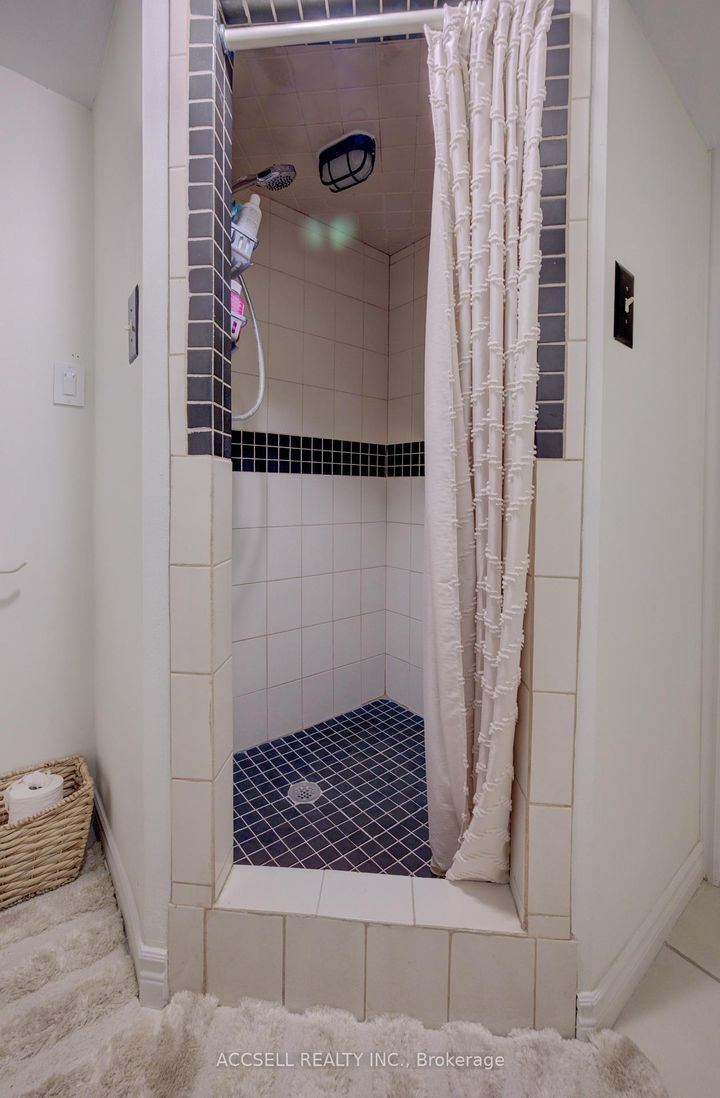 Photo 26 at 600 Highvalley Road, Ancaster, Hamilton