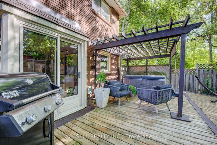 Photo 32 at 600 Highvalley Road, Ancaster, Hamilton