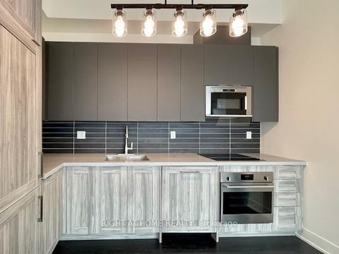 Photo 10 at 610 - 2916 Highway 7 Road W, Concord, Vaughan