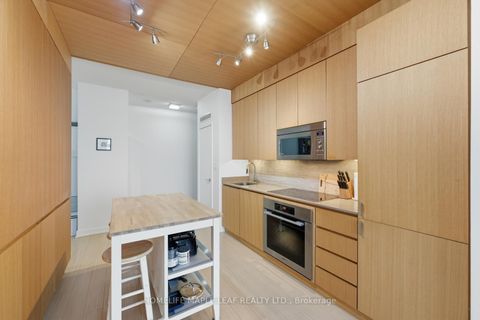 Photo 10 at 3916 - 15 Iceboat Terrace, Waterfront Communities C1, Toronto