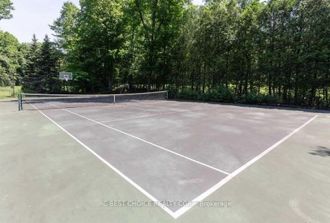 Photo 5 at 76 Silver Fox Place, Maple, Vaughan