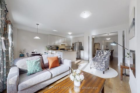 Photo 8 at 7 Paper Mills Crescent, Jefferson, Richmond Hill