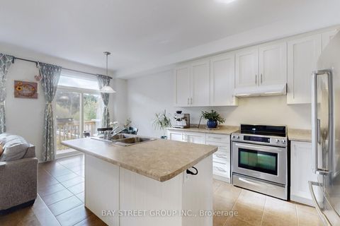 Photo 10 at 7 Paper Mills Crescent, Jefferson, Richmond Hill