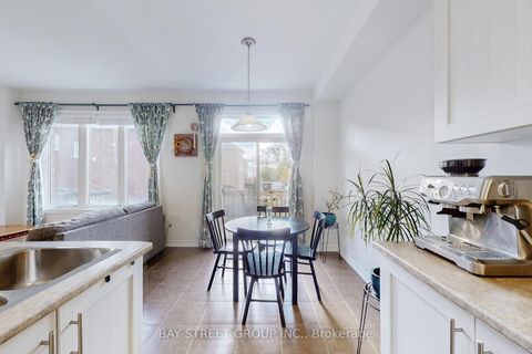 Photo 13 at 7 Paper Mills Crescent, Jefferson, Richmond Hill