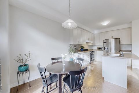 Photo 15 at 7 Paper Mills Crescent, Jefferson, Richmond Hill