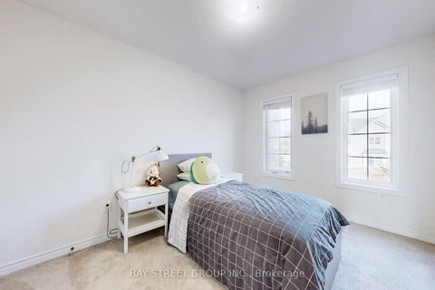 Photo 24 at 7 Paper Mills Crescent, Jefferson, Richmond Hill