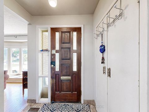 Photo 2 at 94 Billington Crescent, Donalda, Toronto