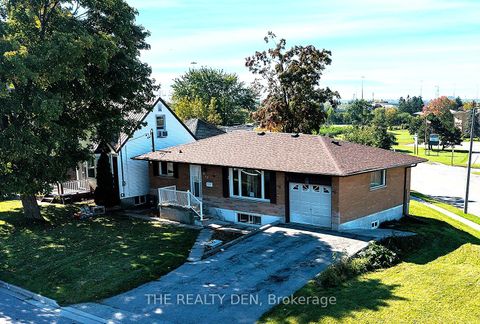 Photo 1 at 532 Montrave Avenue, Vanier, Oshawa