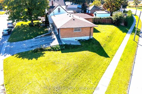 Photo 3 at 532 Montrave Avenue, Vanier, Oshawa