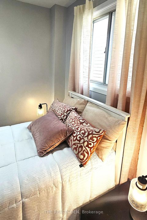 Photo 18 at 532 Montrave Avenue, Vanier, Oshawa