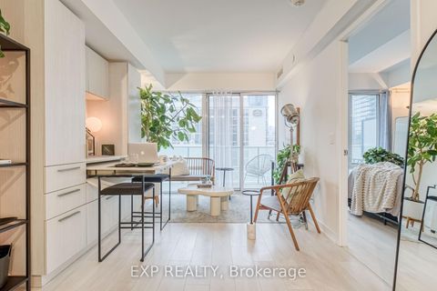 Photo 12 at 911 - 501 Yonge Street, Yonge Corridor, Toronto