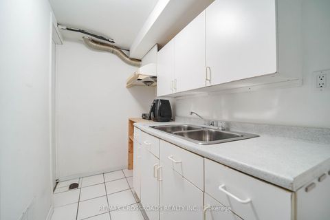 Photo 30 at 8 Topaz Gate, Steeles, Toronto