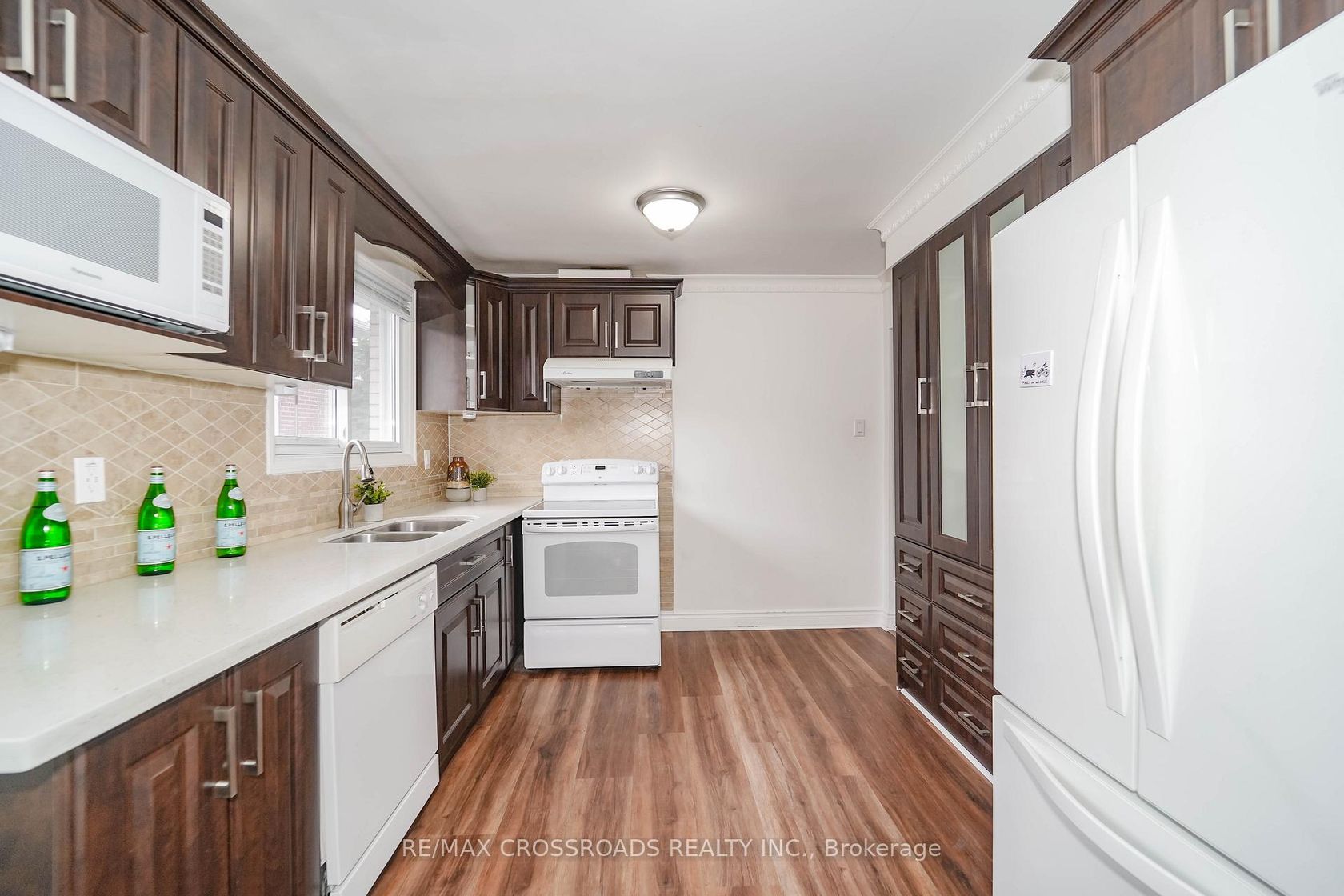 8 Topaz Gate, Steeles, Toronto 