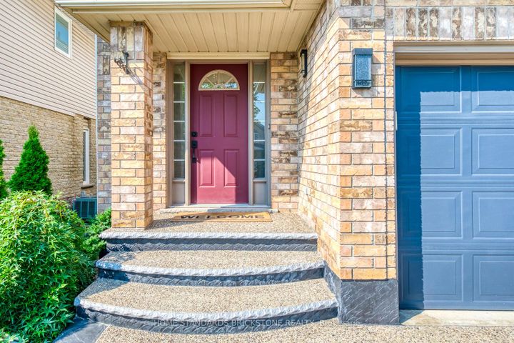 Photo 2 at 1296 Inglehart Drive, Tansley, Burlington