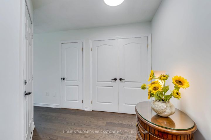 Photo 4 at 1296 Inglehart Drive, Tansley, Burlington