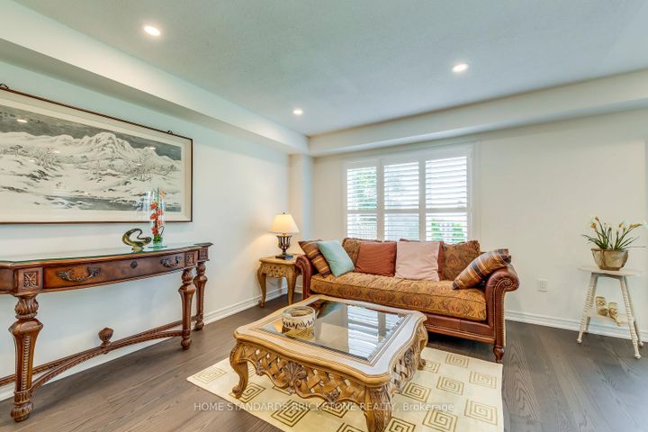 Photo 5 at 1296 Inglehart Drive, Tansley, Burlington