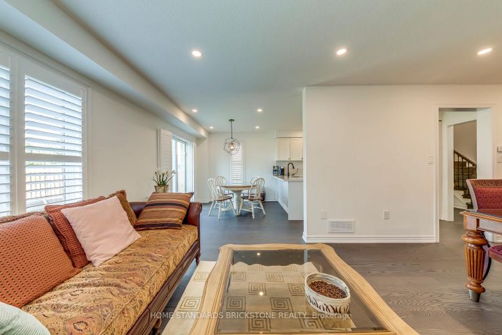 Photo 7 at 1296 Inglehart Drive, Tansley, Burlington