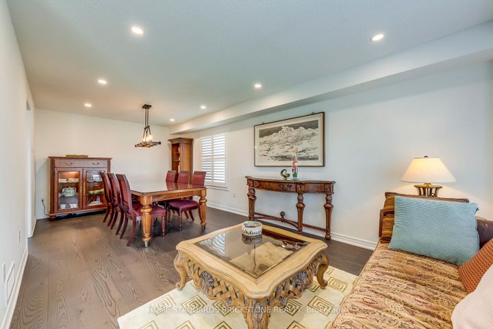 Photo 8 at 1296 Inglehart Drive, Tansley, Burlington